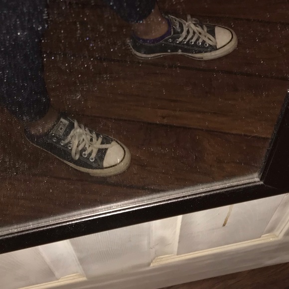 Black converse - Picture 1 of 3